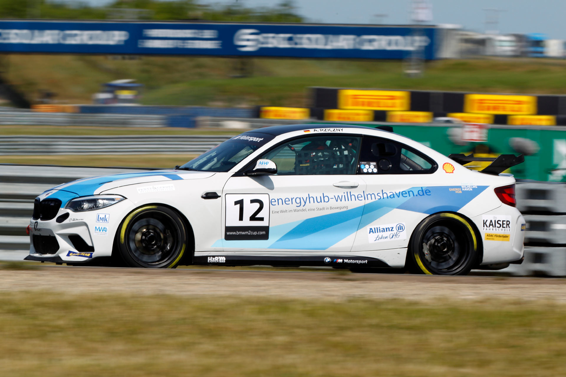 Adrian Rziczny beim Saisonauftakt des BMW M2 Cup 2023 in Oschersleben